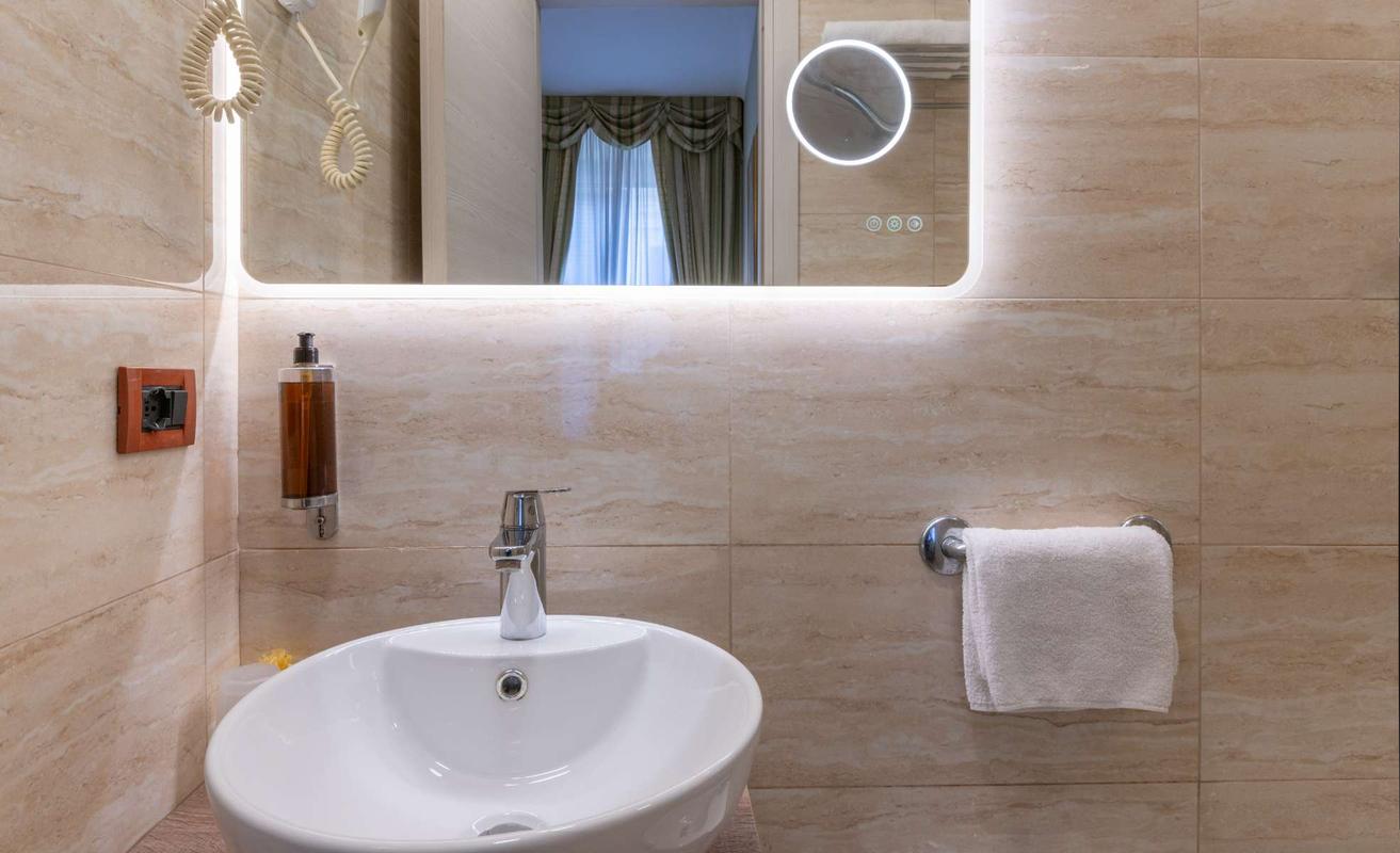 CAMERA DOPPIA SUPERIOR  Hotel Gambrinus Roma CAMERA DOPPIA SUPERIOR  Hotel Gambrinus Roma