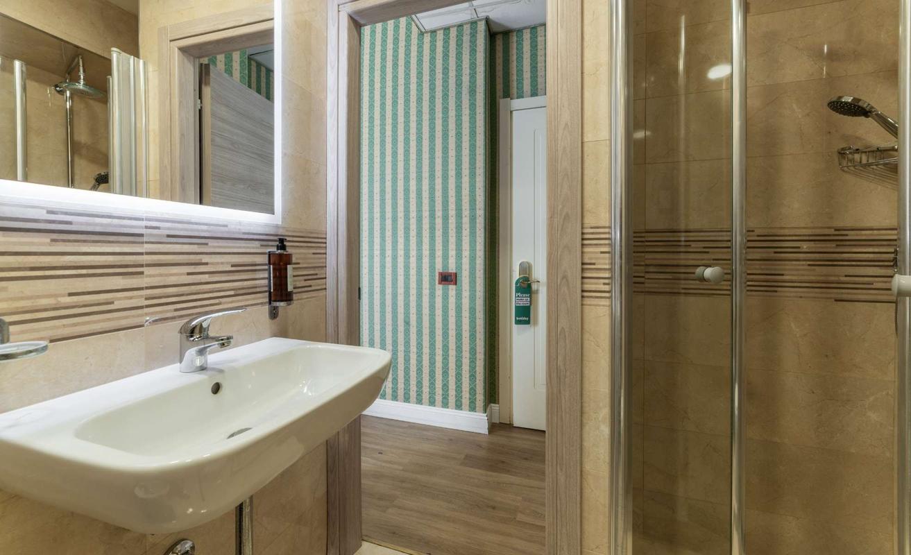 CAMERA TRIPLA CLASSICA  Hotel Gambrinus Roma CAMERA TRIPLA CLASSICA  Hotel Gambrinus Roma