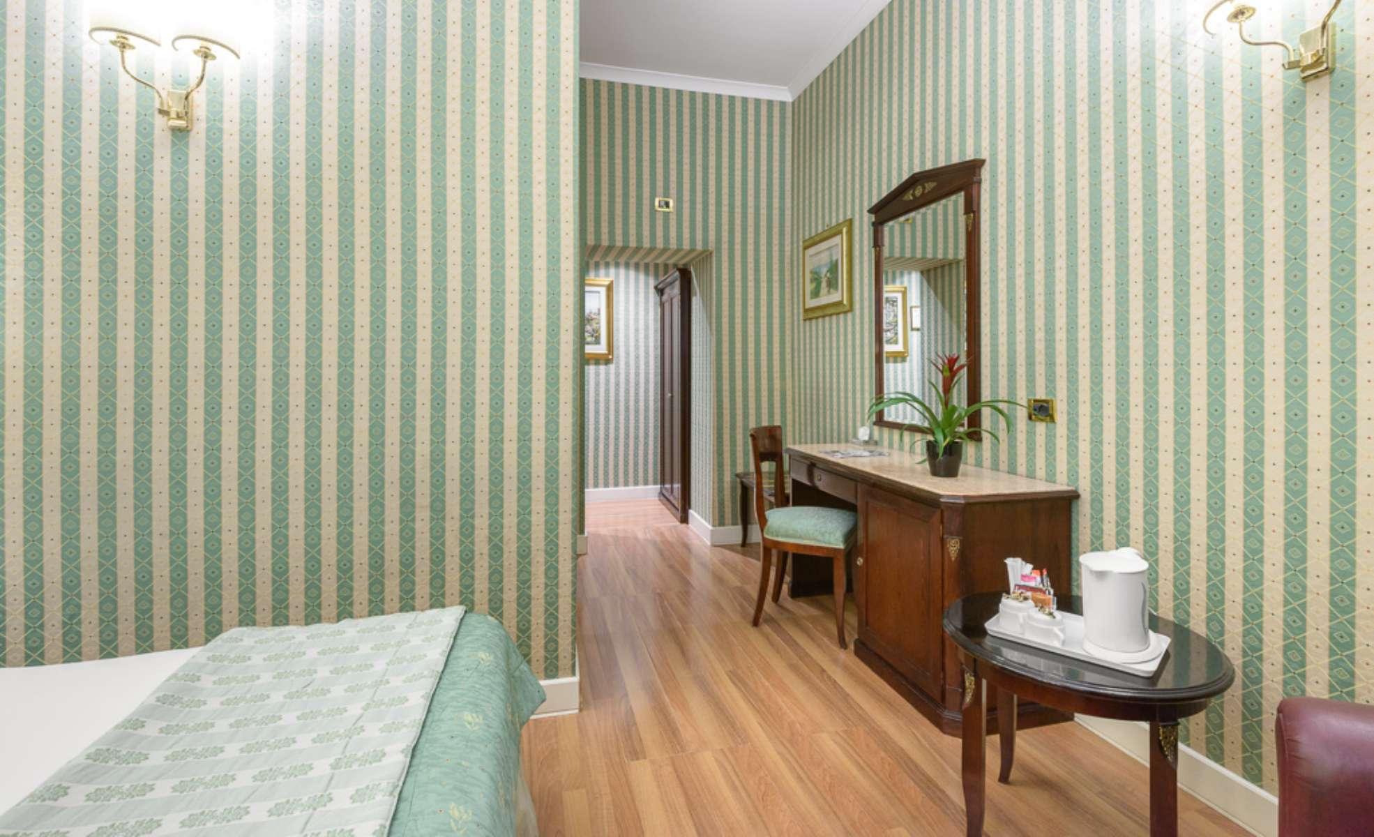 None  Hotel Gambrinus Roma