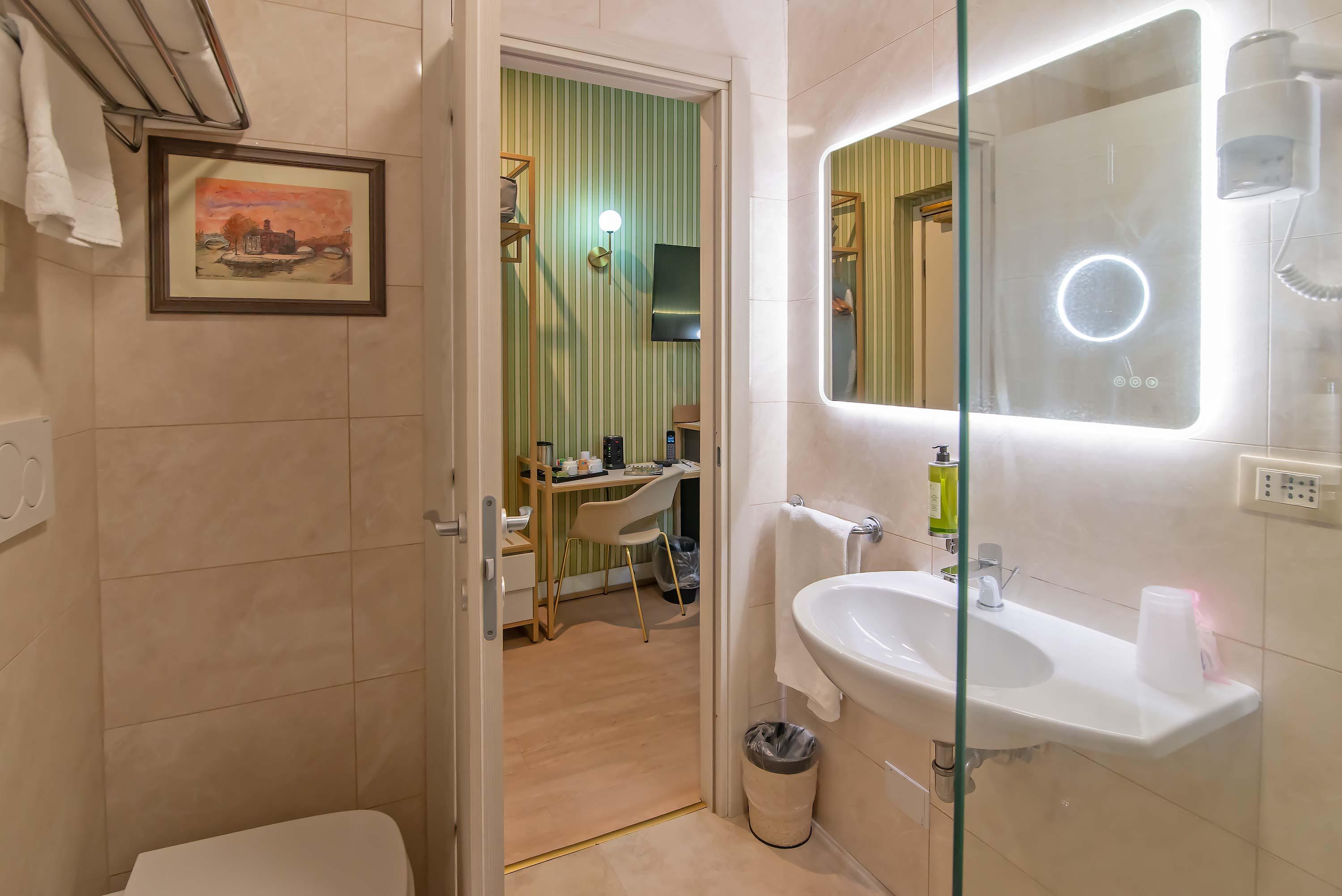 CAMERA TRIPLA CLASSICA  Hotel Gambrinus Roma