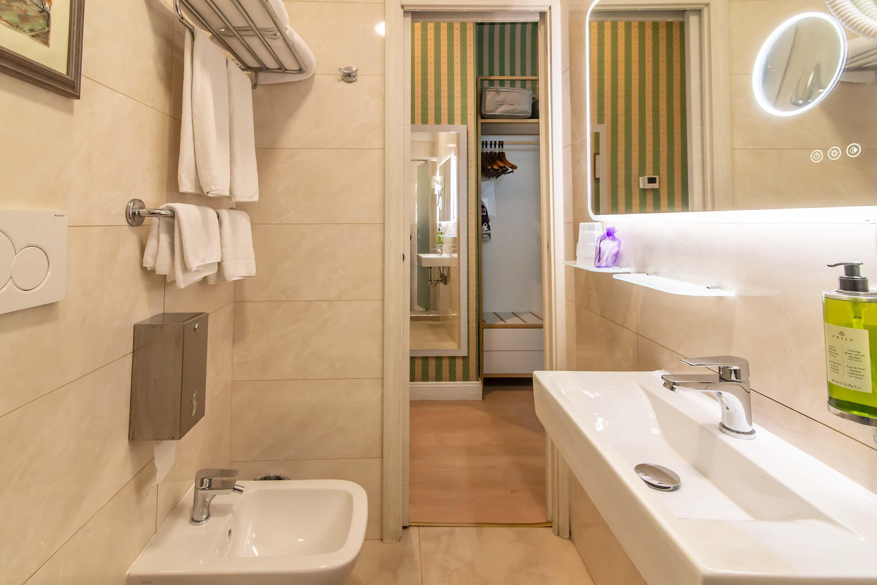 CAMERA DOPPIA PER USO SINGOLA  Hotel Gambrinus Roma