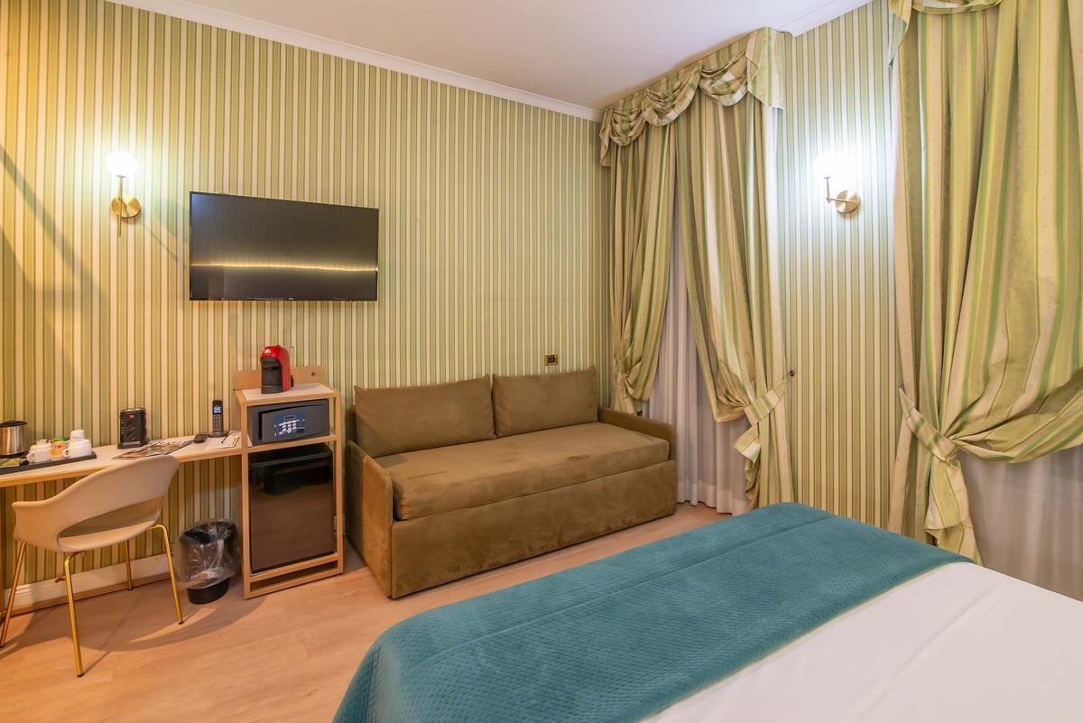 None  Hotel Gambrinus Roma